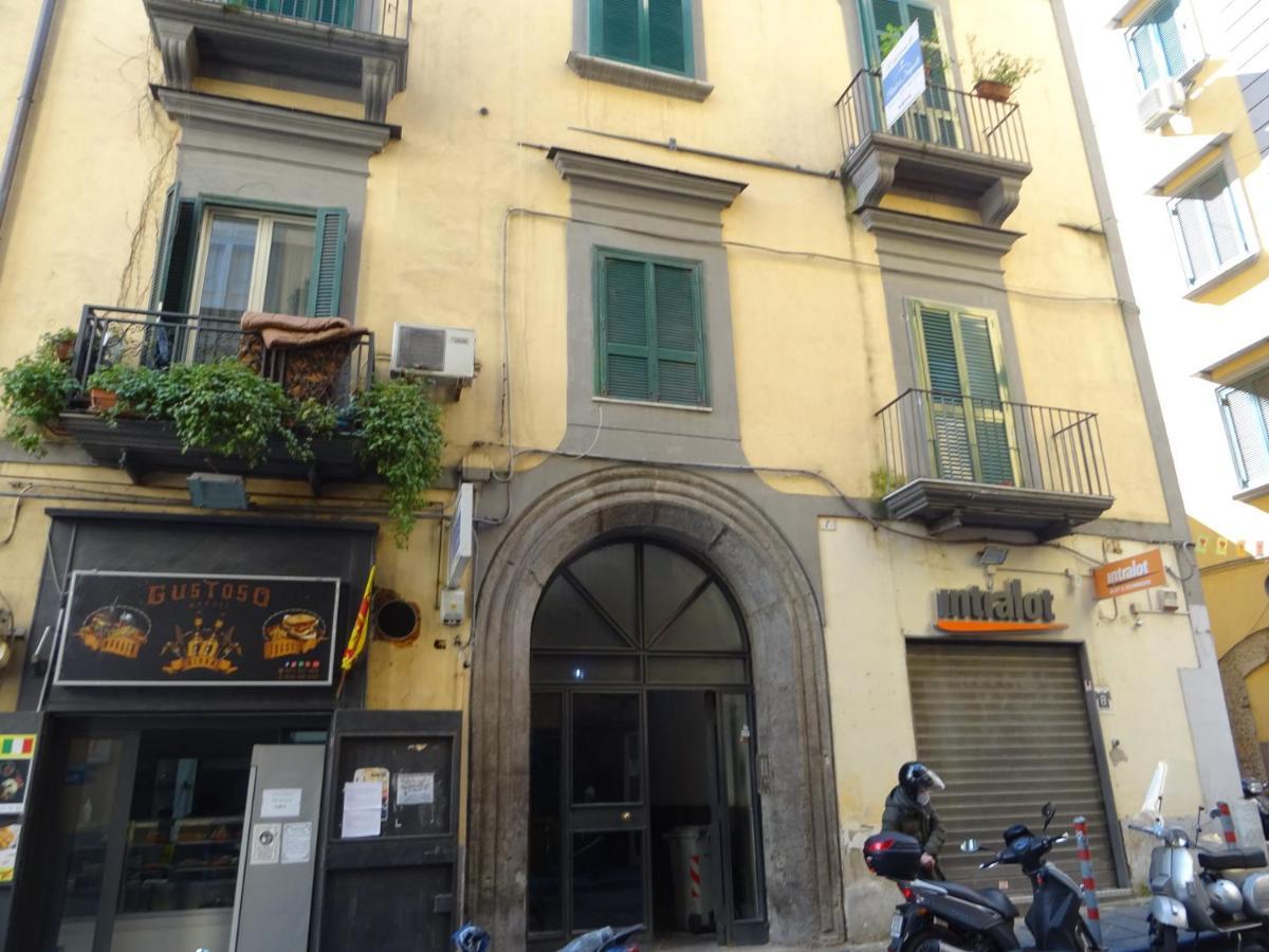 Panto' Apartment 2 Steps To Toledo Street Наполи Екстериор снимка