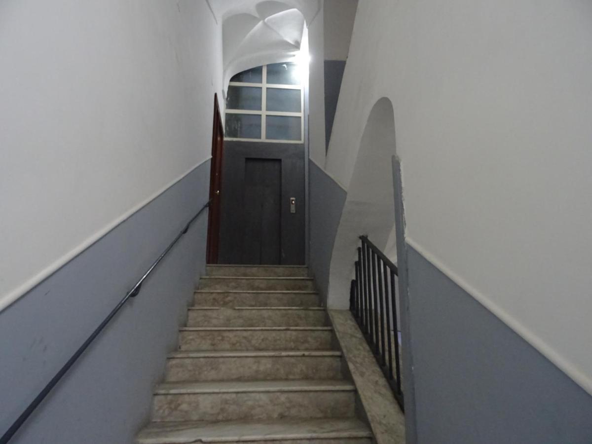 Panto' Apartment 2 Steps To Toledo Street Наполи Екстериор снимка
