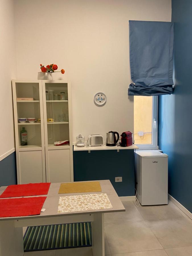 Panto' Apartment 2 Steps To Toledo Street Наполи Екстериор снимка