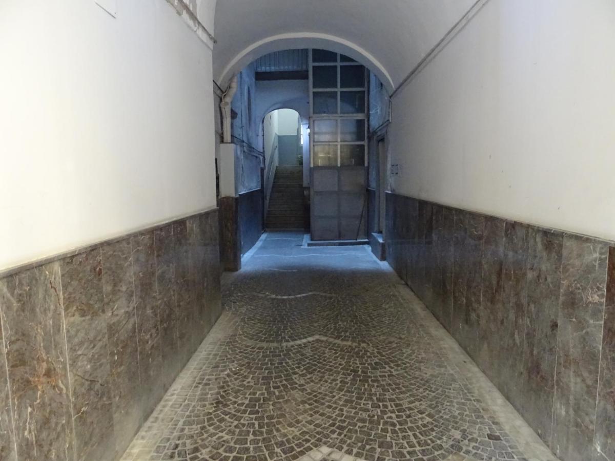 Panto' Apartment 2 Steps To Toledo Street Наполи Екстериор снимка