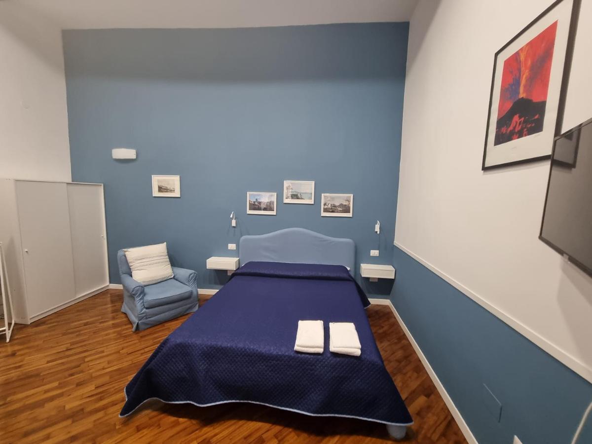 Panto' Apartment 2 Steps To Toledo Street Наполи Екстериор снимка