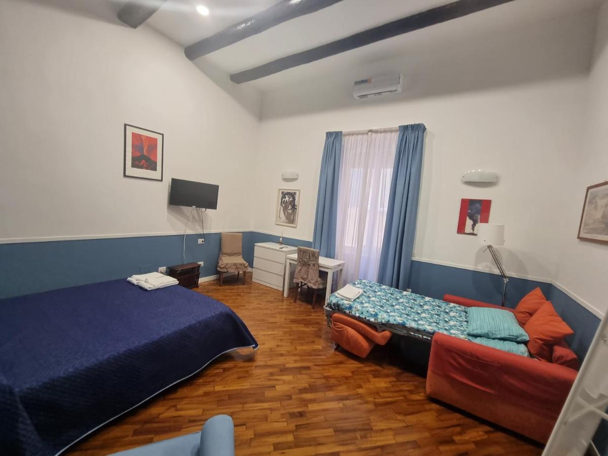 Panto' Apartment 2 Steps To Toledo Street Наполи Екстериор снимка