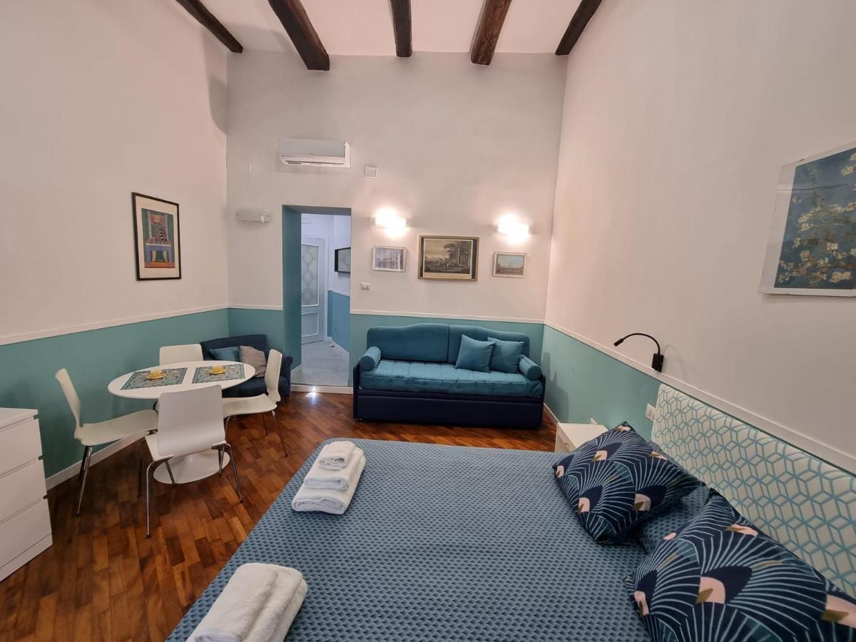 Panto' Apartment 2 Steps To Toledo Street Наполи Екстериор снимка