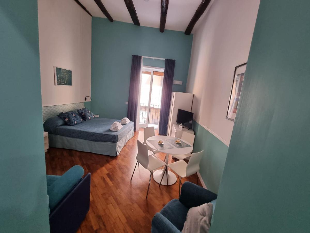 Panto' Apartment 2 Steps To Toledo Street Наполи Екстериор снимка