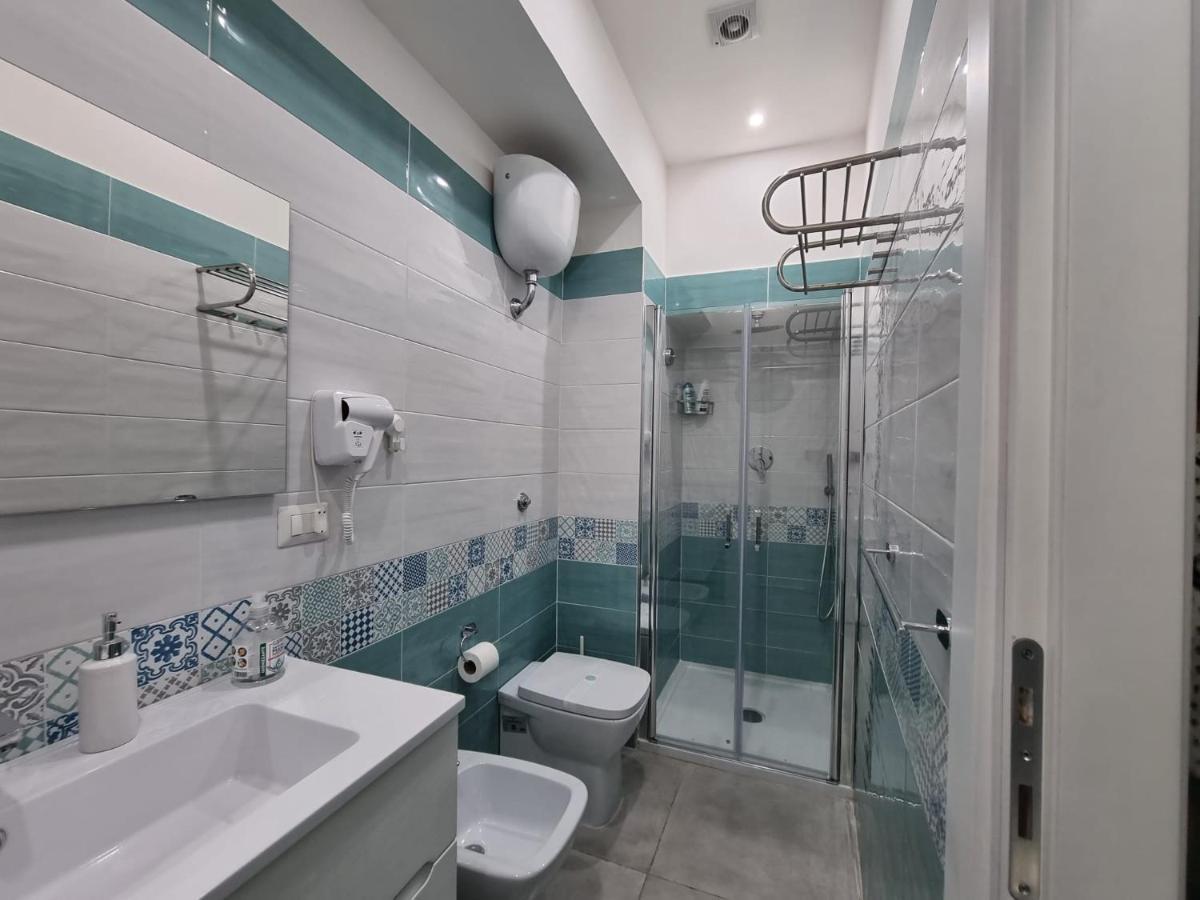 Panto' Apartment 2 Steps To Toledo Street Наполи Екстериор снимка