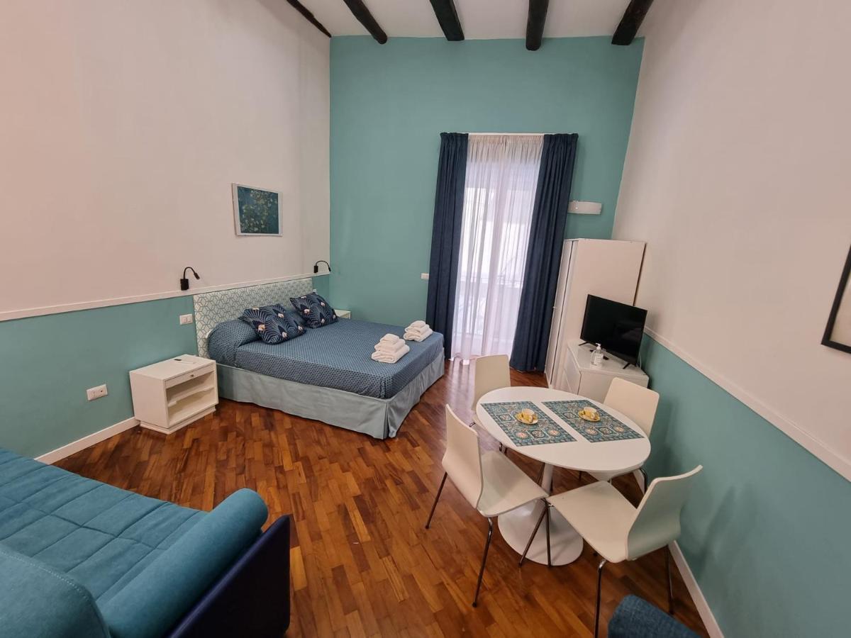 Panto' Apartment 2 Steps To Toledo Street Наполи Екстериор снимка